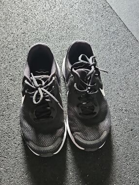 Womens Nike Revolution 7